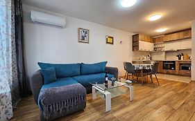 Brand New Apartment With Free Parking Near City Center
